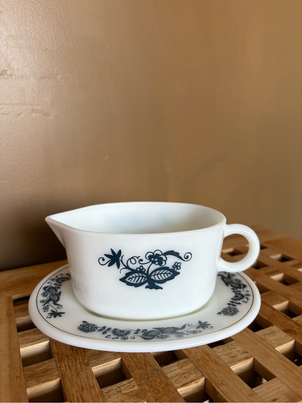 Vintage Pyrex Old Town Blue Gravy Boat Set